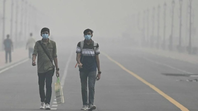 Nueva Delhi extiende cierre de escuelas por niebla tóxica