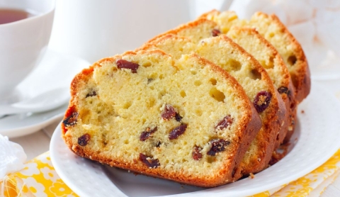 Receta para preparar un bizcocho con pasas sin usar horno