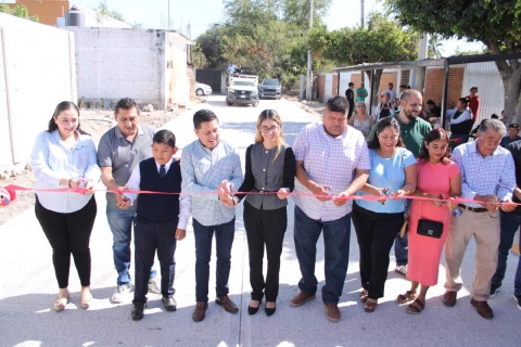 Entrega Ayuntamiento de Jojutla obra de pavimentaci&oacute;n en Tehuixtla