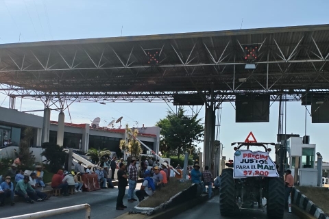 Agricultores bloquean carreteras en Michoacán ante falta de acuerdo con el gobierno federal