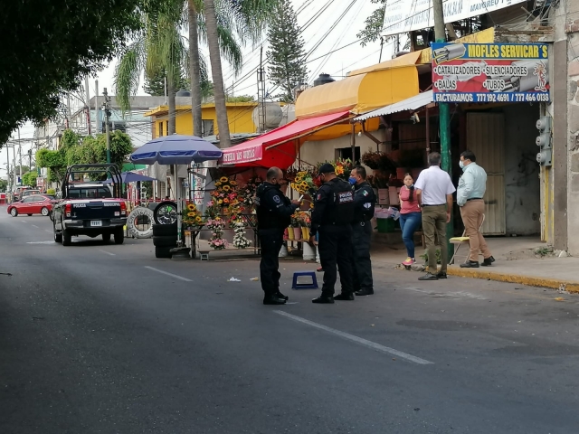 Hieren de un tiro a hombre de la tercera edad para robar su camioneta, en Acapantzingo
