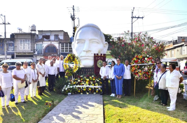 Con motivo del aniversario del natalicio de Benito Juárez, autoridades realizaron una ceremonia cívica y posterior desfile. Por la tarde se presentó la Guelaguetza.