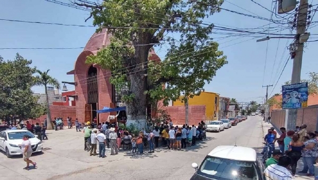 Con motivo del 3 de mayo, hubo misa y bendición de cruces en la capilla de la Santa Cruz, en la colonia Emiliano Zapata de Jojutla, este lunes.