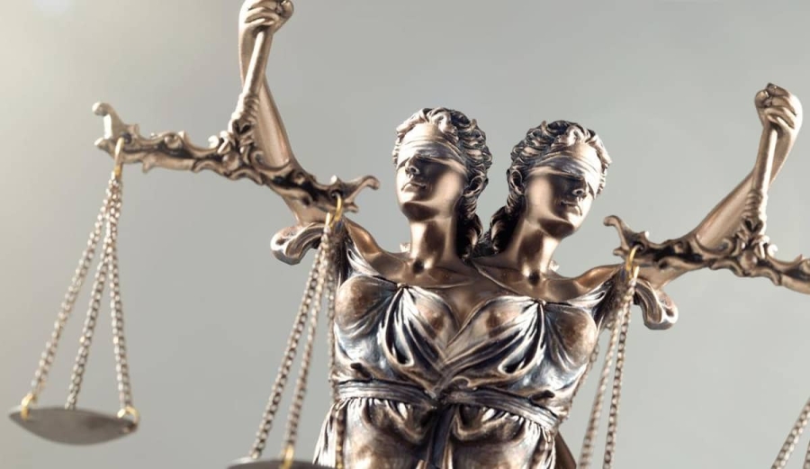 PALESTRA UNIVERSITARIA   ¿Desacato constitucional o privilegios heredados?