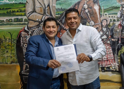 El alcalde Jes&uacute;s Corona formaliz&oacute; el nombramiento del nuevo funcionario.
