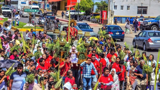 Cientos de fieles participaron este domingo en la tradicional celebraci&oacute;n del Domingo de Ramos, que dio inicio a la Semana Santa en Yecapixtla.