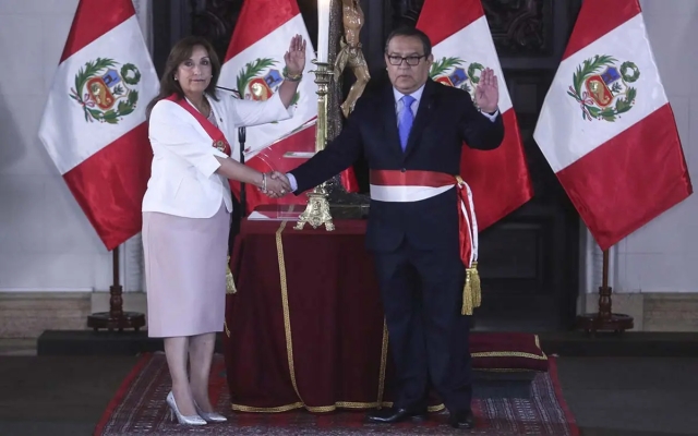 Dina Boluarte nombra al exministro de Defensa como nuevo primer ministro