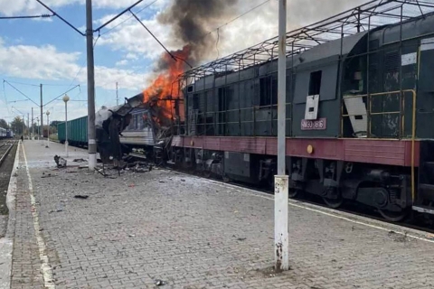 Estación de tren en Ucrania sufre ataque ruso con drones