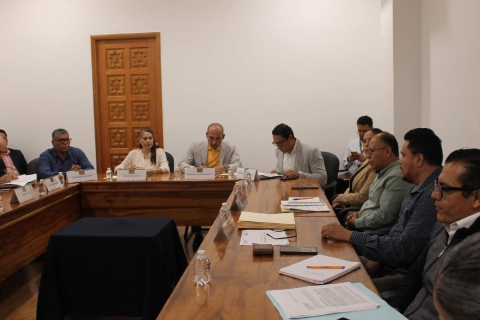 Ofrece gobierno 5% de aumento salarial a burócratas