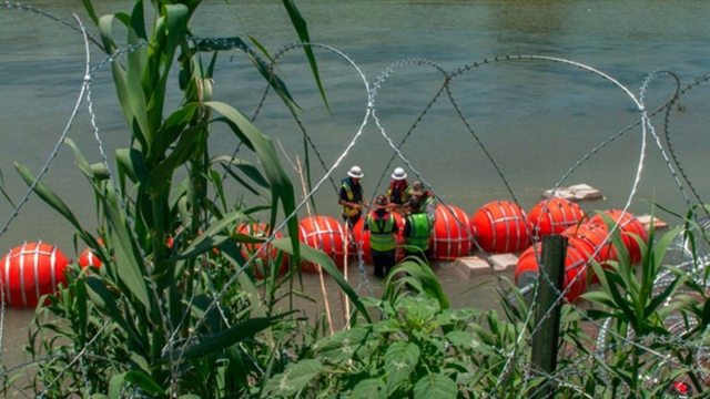 Migrante hallado en &#039;muro flotante&#039; era hondureño