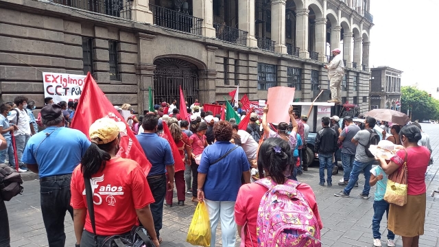 Marchan antorchistas en Cuernavaca