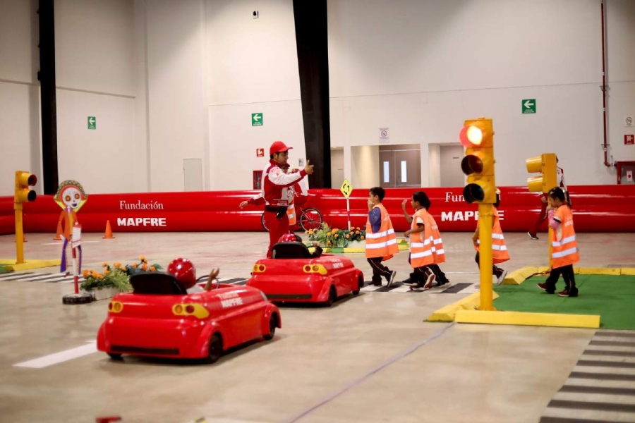 La intención del taller fue capacitar a los niños para evitar accidentes y que conozcan acerca de cómo se deben conducir en la vía pública y al volante.