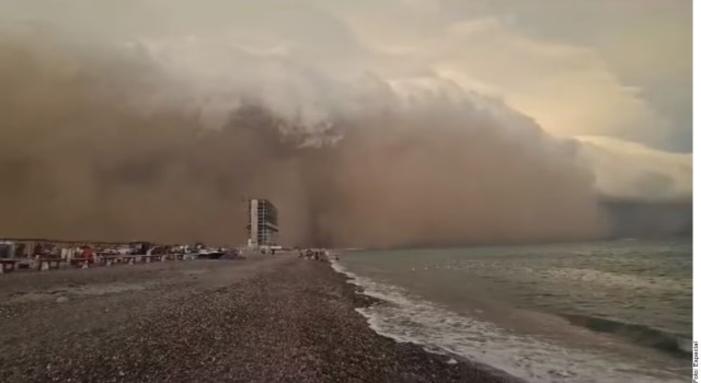 Fuerte tormenta de arena cubre Guaymas, Sonora