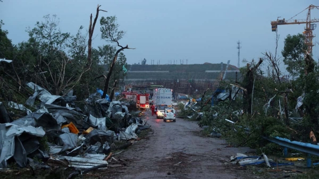 Dos tornados azotan centro y este de China.