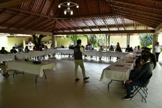 En la reunión participaron representantes de siete municipios.