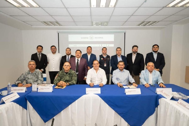 Los integrantes de la mesa de coordinación estatal para la construcción de la paz.