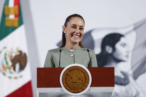 Sheinbaum defiende el Chocolate Bienestar por sellos de advertencia: &#039;Tiene menos azúcar&#039;