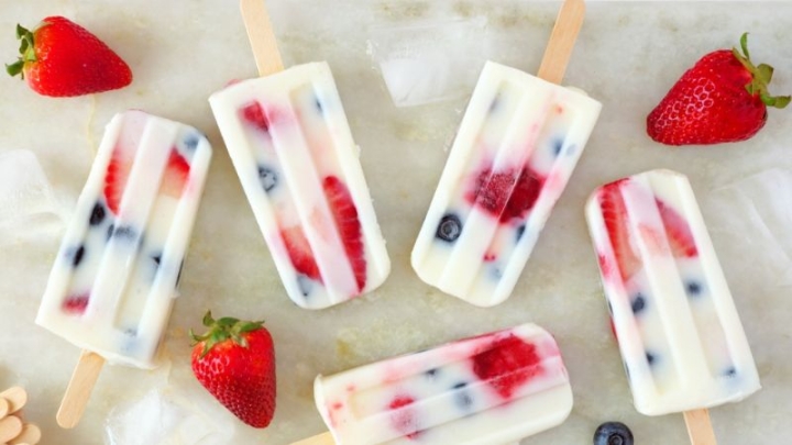 ¿Antojo de un postre fresco? haz unas ricas paletas de leche condensada con esta receta