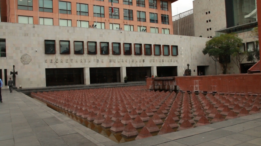 México corrige y niega relación de El Salvador con avioneta incautada