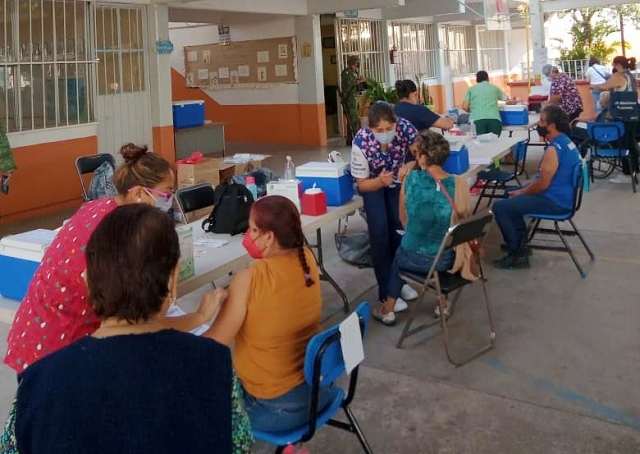 Alrededor de seis mil vacunas anticovid aplicó ISSSTE a adultos mayores en Cuernavaca