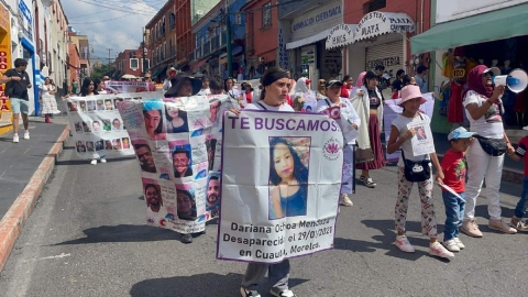 Madres buscadoras recorrieron calles del Centro de Cuernavaca la mañana de este sábado. 