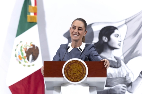 Sheinbaum afirma recursos suficientes ante inundaciones y critica corrupci&oacute;n en el Fonden