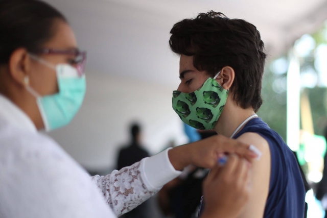 López Obrador abre la puerta a vacunar contra la covid-19 a menores de 18 años que requieran “protección especial”