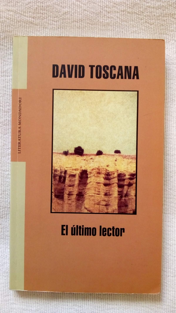   Abrir un libro de Toscana es adentrarse en una de las voces más destacadas de la narrativa mexicana actual.
