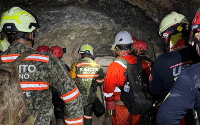 Recuperan cuerpo de minero en Sinaloa; contin&uacute;a un trabajador atrapado