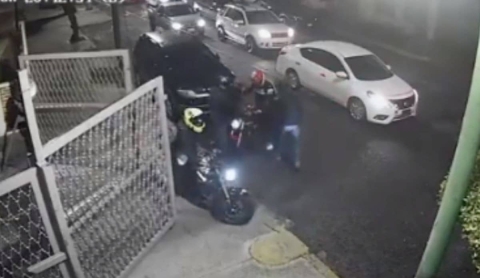 Individuos armados lo despojaron de su moto