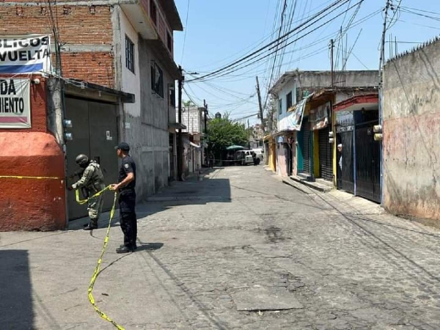 Los agresores se dieron a la fuga en una motocicleta.