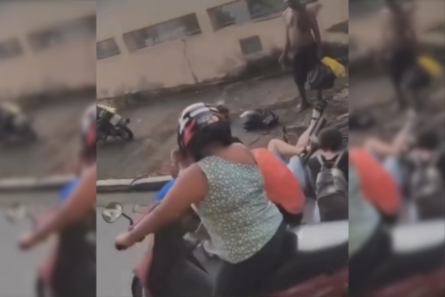 La curiosidad le jug&oacute; en contra: motociclista quiso ver un accidente y termin&oacute; involucrada