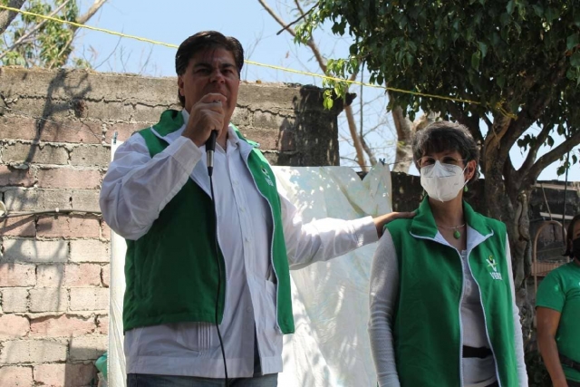 Con la candidata a la presidencia municipal de Xochitepec, maestra Laura Méndez.