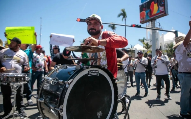 Bandas requieren permiso para tocar en playas de Mazatlán