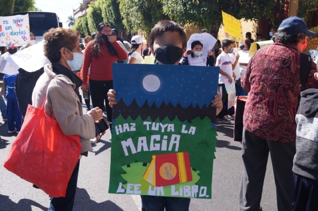 Este viernes se realizó la caminata con motivo del Día Nacional del Libro.