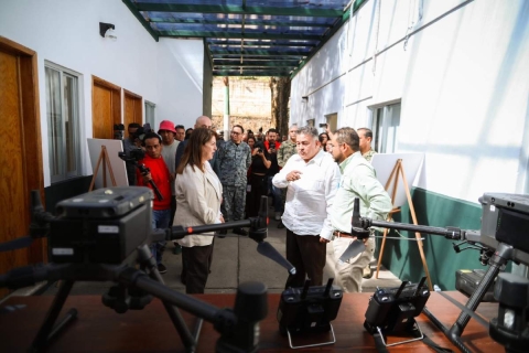 Con la integraci&oacute;n tecnol&oacute;gica de Tepoztl&aacute;n, se fortalece la estrategia estatal de seguridad p&uacute;blica, destacaron la mandataria Margarita Gonz&aacute;lez Saravia y el titular de la SSPC, Miguel &Aacute;ngel Urrutia, en la apertura del nuevo C2 en el municipio. 