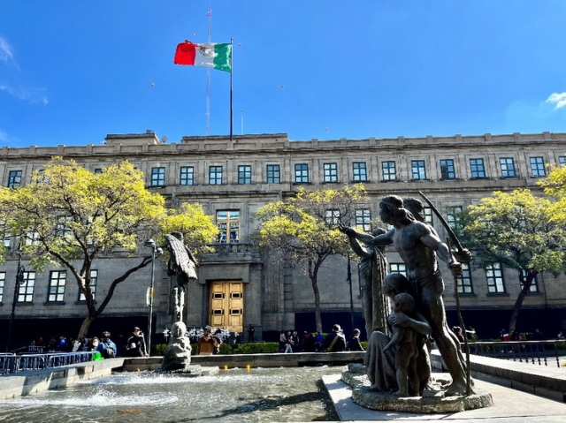 Presidencia demanda a Corte para retirar a Laynez del tema de fideicomisos
