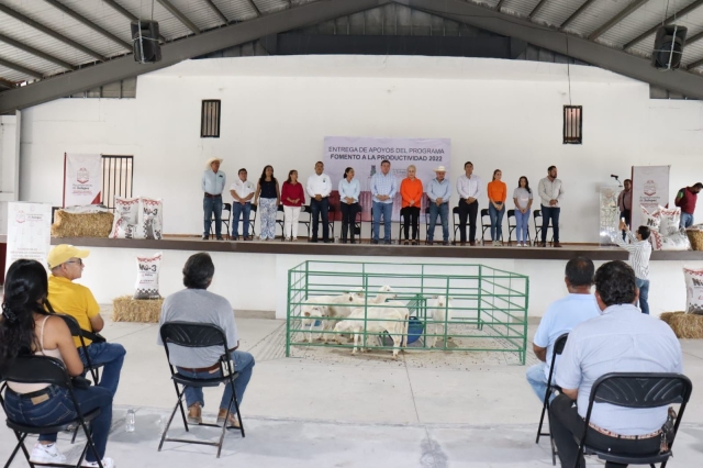 Entrega Ayuntamiento de Jiutepec apoyos a 87 productores pecuarios