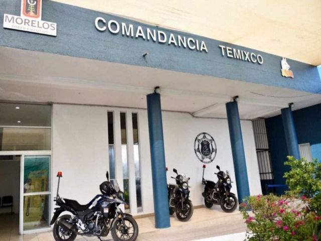 Policías de Temixco golpean y roban a familia