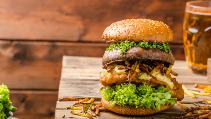 Festeja el Día de la Hamburguesa con esta receta para preparar una opción con portobello