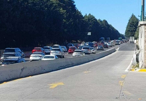 #AlertaVial Carga vehicular en autopista México-Cuernavaca, en carriles de norte a sur