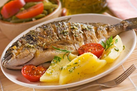 Pescado al mojo de ajo, perfecto para la temporada de Semana Santa