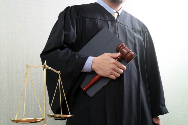 Morenistas proponen eliminar uso obligatorio de toga en la Suprema Corte