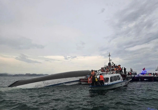 Vietnam: naufragio de barco turístico deja 18 fallecidos y 23 desaparecidos