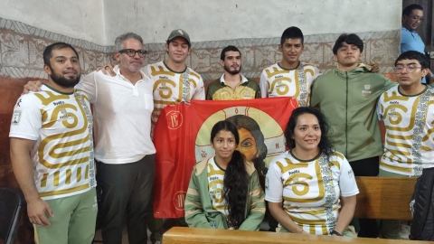 Bendice obispo de Cuernavaca a deportistas de lucha olímpica que viajarán a Olimpiada Nacional 2025