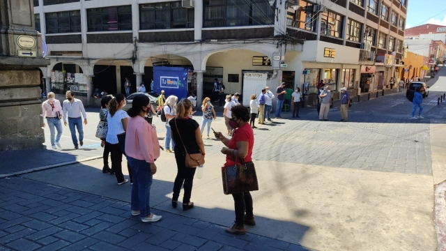 Maestros cierran calles del Centro