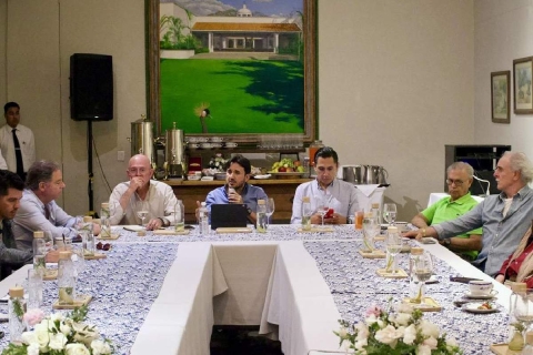 El secretario de Turismo, Daniel Altafi, se reuni&oacute; con hoteleros para mejorar la competitividad del sector en Morelos, inform&oacute; dicha Secretar&iacute;a.  