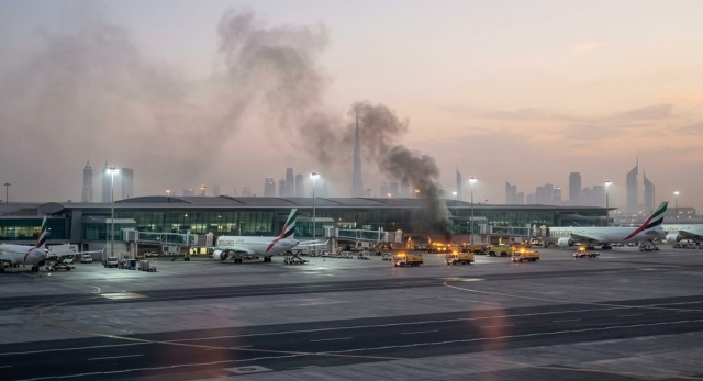 Dub&aacute;i reabre vuelos tras ataque con drones que caus&oacute; incendio en aeropuerto