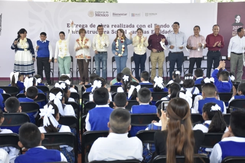 Inaugura gobernadora techumbre met&aacute;lica en primaria 'Adolfo L&oacute;pez Mateos' en Xalostoc, Ayala