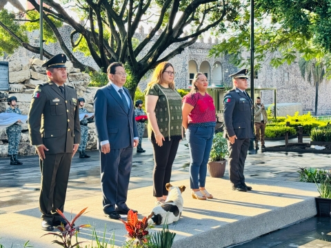 Encabeza secretaria de Cultura honores a la Bandera Nacional en plaza de armas capitalina